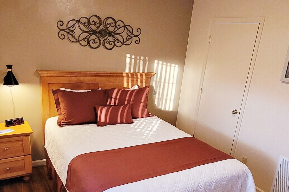 1 bedroom, premium bedding, iron/ironing board, free WiFi