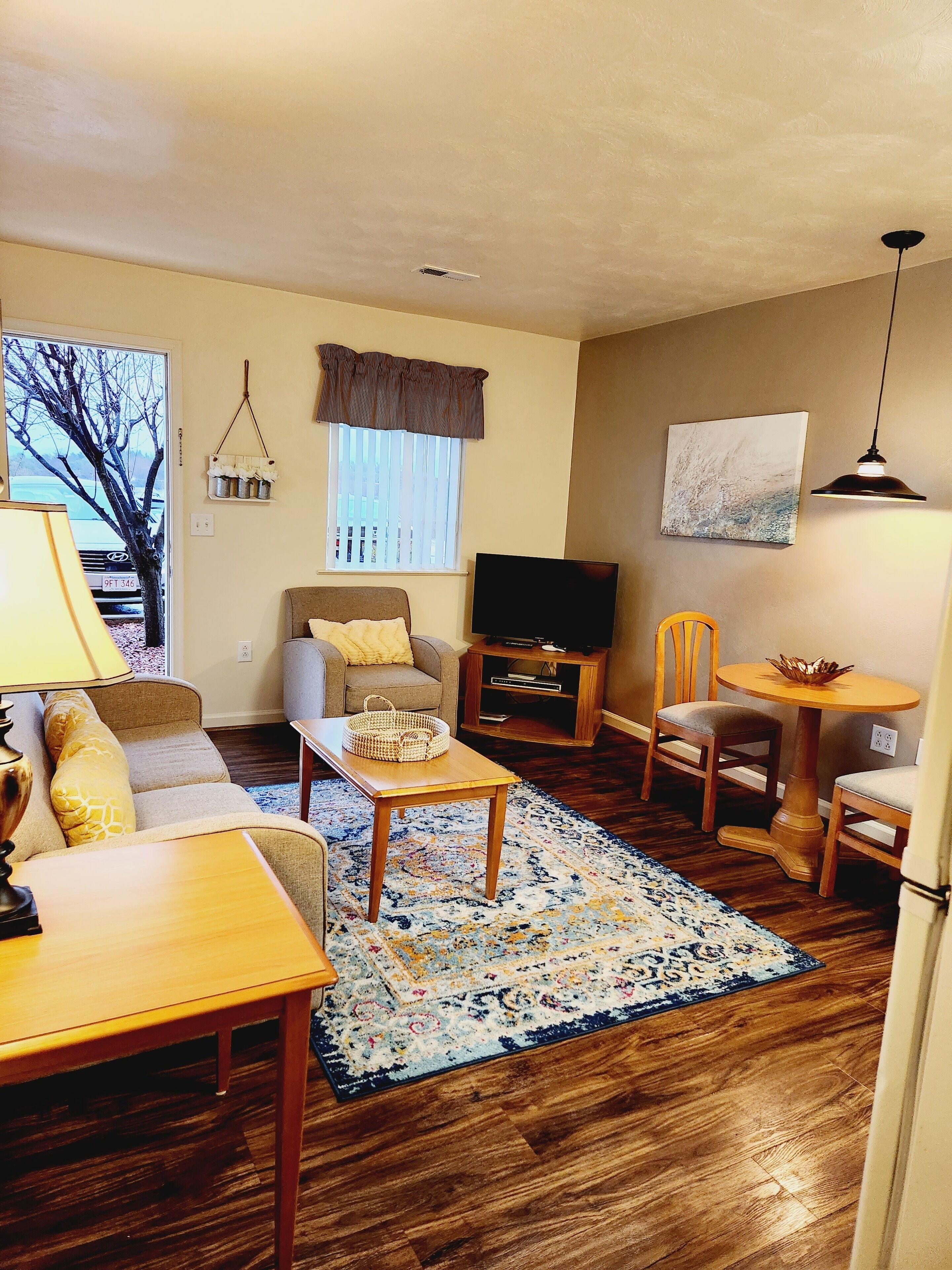 Suíte standard, 1 cama Queen | Área de estar | TV de tela plana