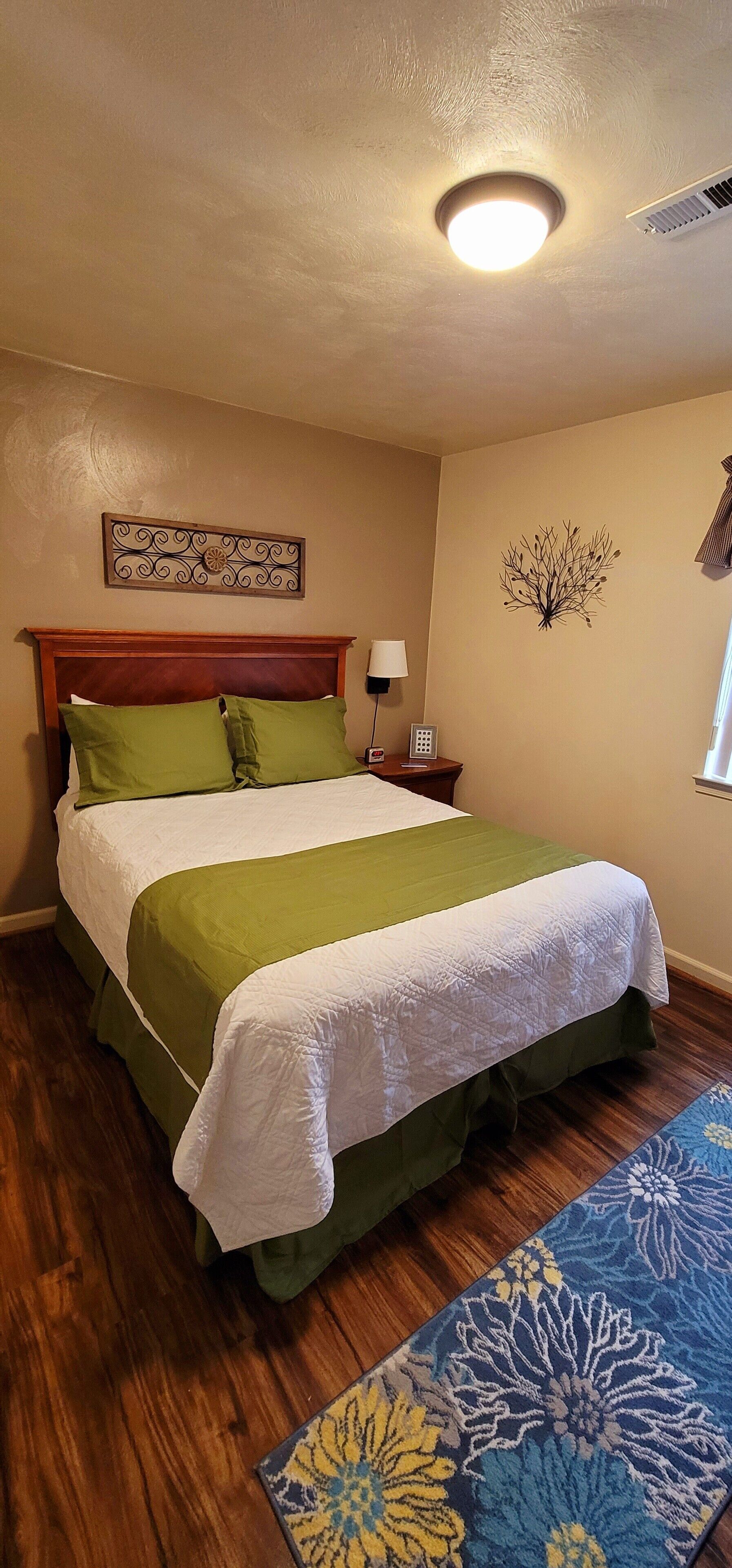 standard suite, 1 queen bed | 1 bedroom, individually decorated, iron/ironing board, free wifi