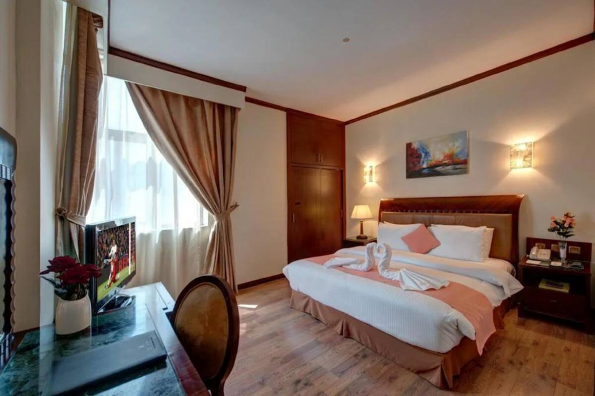 Standard Apartment, 3 Bedrooms | Down duvets, pillow-top beds, desk, laptop workspace