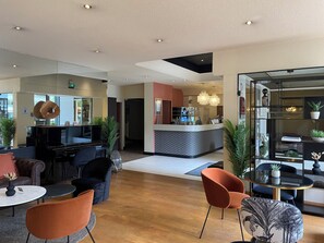Lobby sitting area - Le Progrès (Angers)