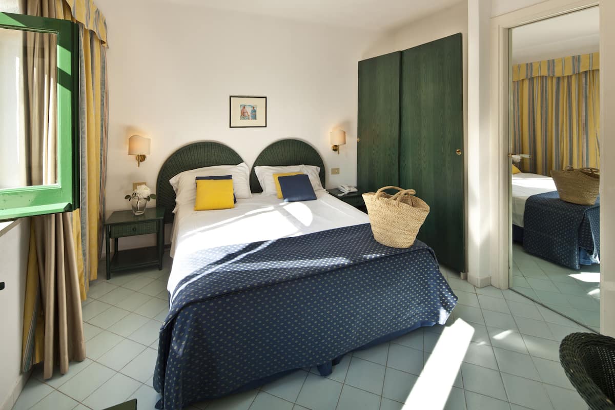 Double Room, Annex Building | Minibar, in-room safe, desk, cots/infant beds