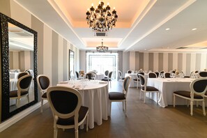 Breakfast, lunch and dinner served - Hotel Sogaris (Capaccio-Paestum)