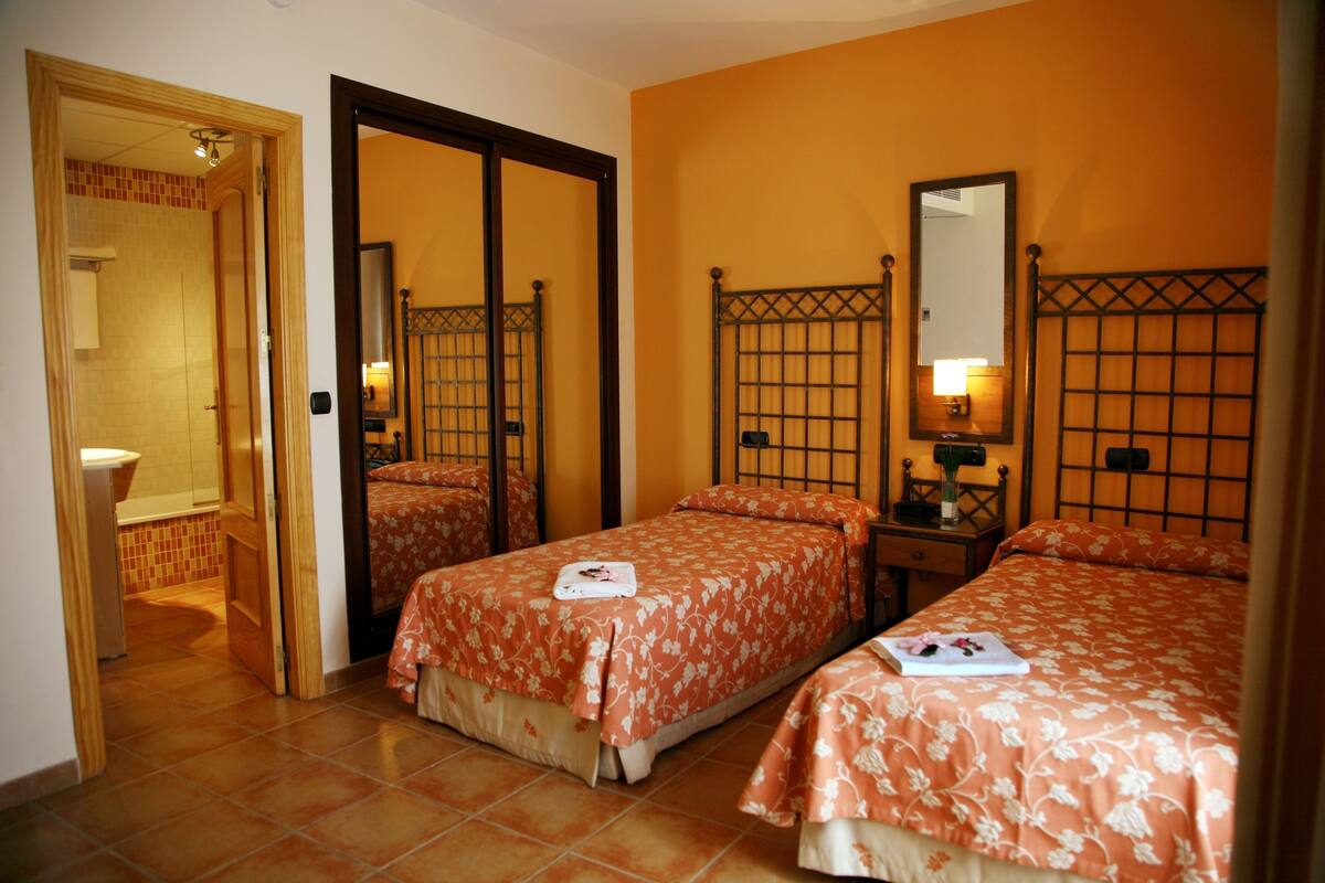 Triple Room | Rollaway beds, free WiFi