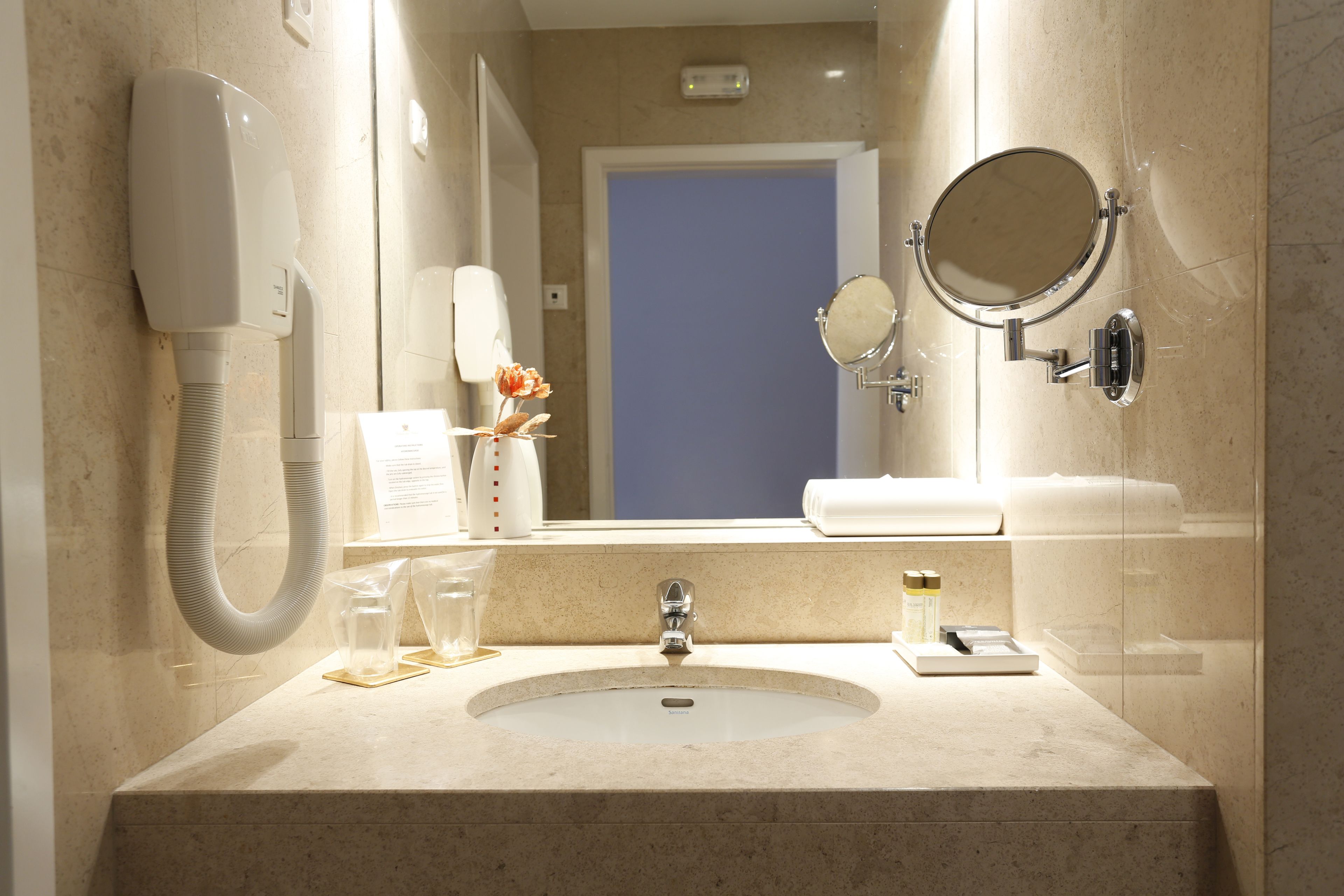 minibar, in-room safe, desk, free wifi