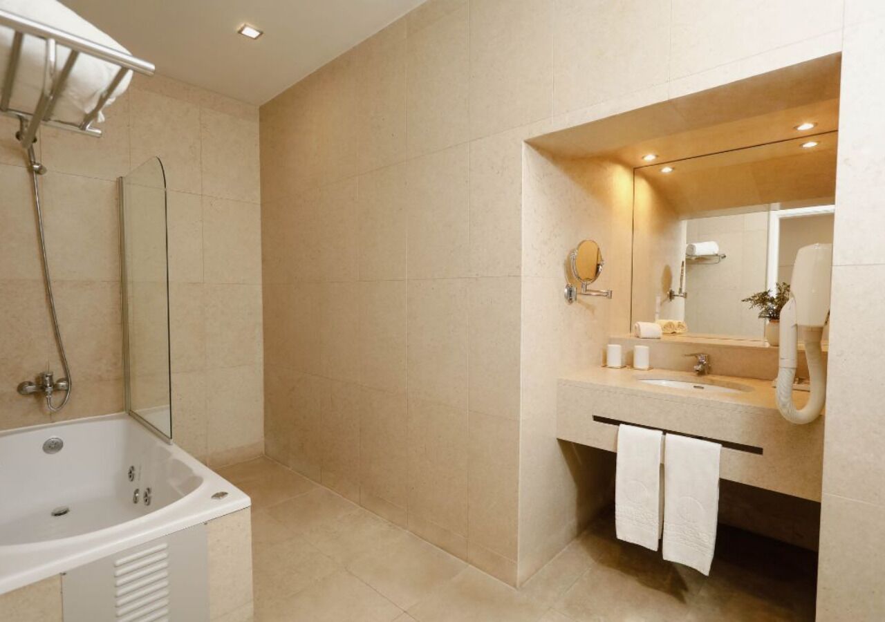 superior double room | minibar, in-room safe, desk, free wifi