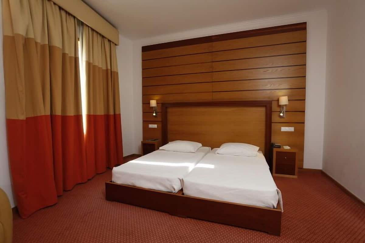 Minibar, in-room safe, desk, free WiFi