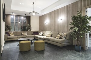 Una televisión de pantalla plana