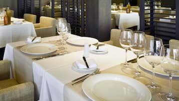 Breakfast, lunch, dinner served; Regional cuisine