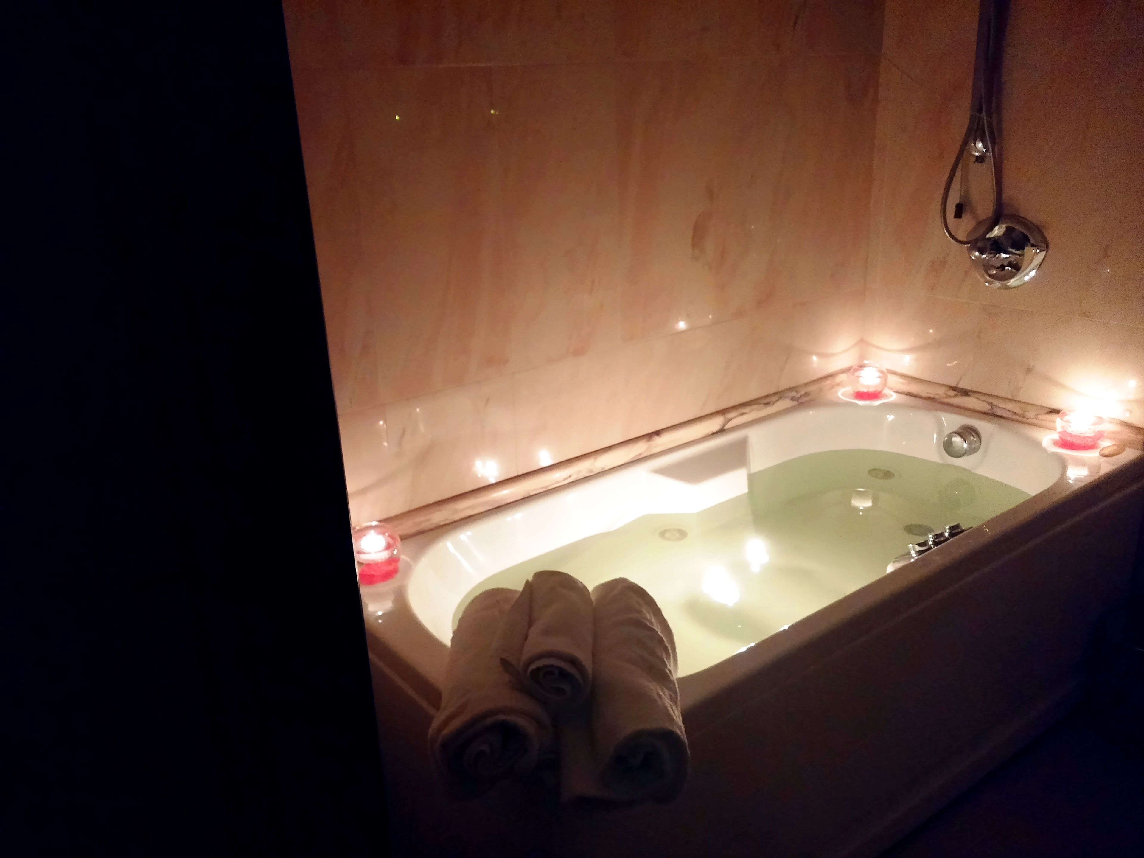 Jetted tub
