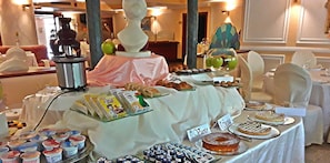 Daily continental breakfast for a fee - Afrodite Boutique Hotel (Bovalino)