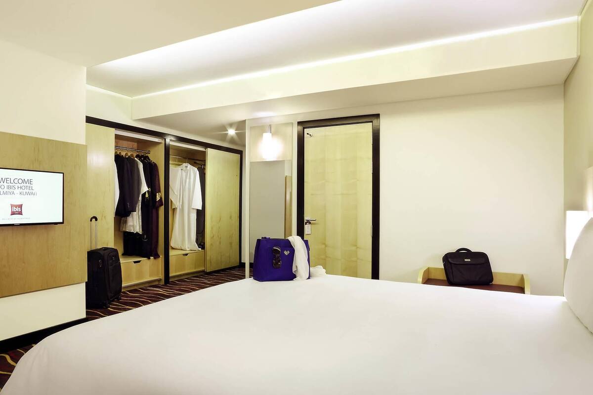Executive Double Room, 1 Double Bed | Premium bedding, in-room safe, individually furnished, desk