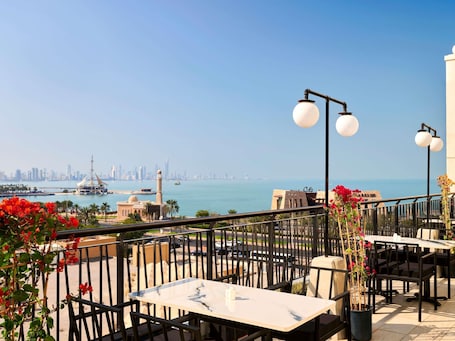 Lobby lounge. ibis Kuwait Salmiya