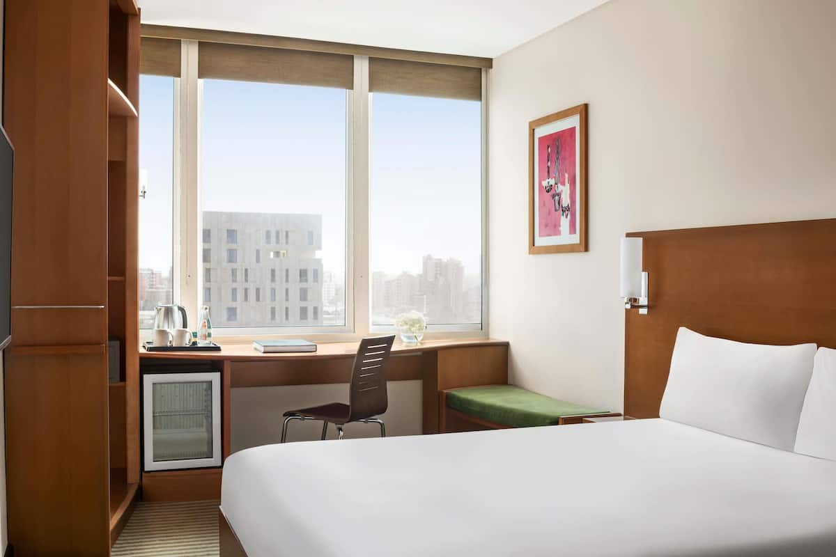 Double Room, 1 Double Bed | Premium bedding, in-room safe, individually furnished, desk