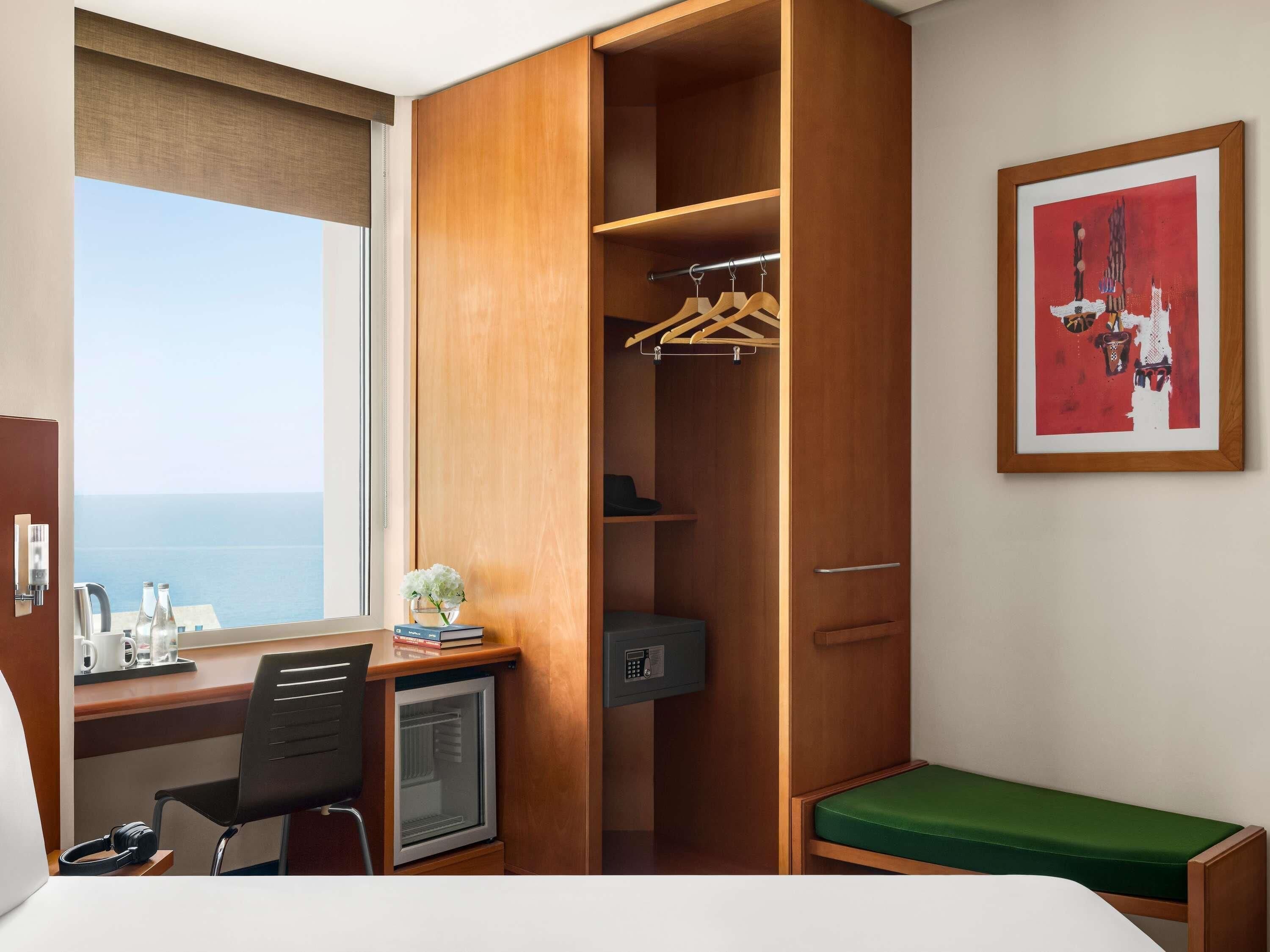 Bộ đồ giường cao cấp, két bảo mật tại phòng 