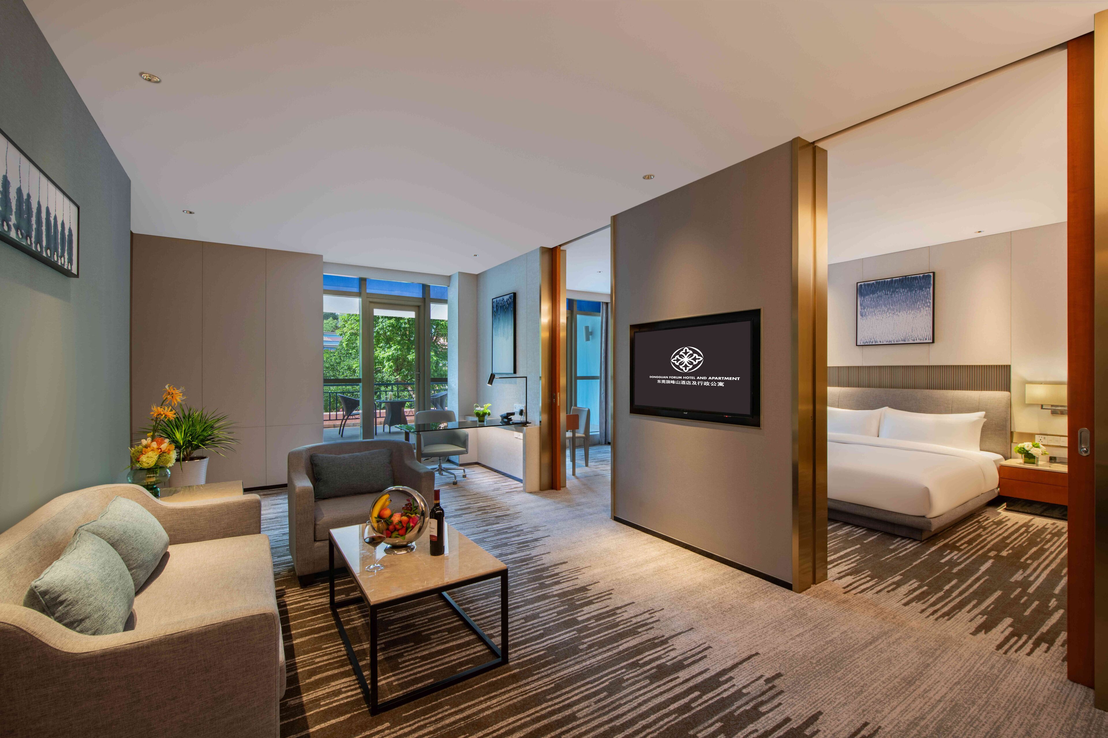 executive suite | 1 bedroom, premium bedding, in-room safe, desk