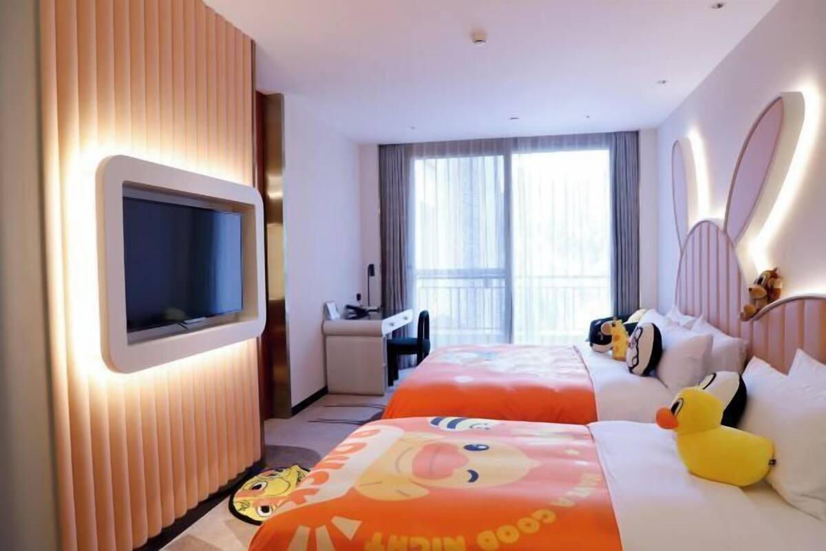 1 Schlafzimmer, hochwertige Bettwaren, Zimmersafe, Schreibtisch