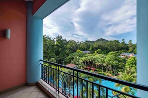 Deluxe King Size Bed Room,Mountain View | Terrace/patio - Dongguan Forum Hotel and Apartment (Dongguan)