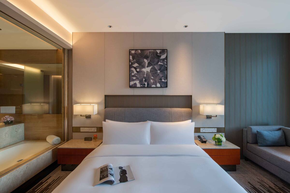1 bedroom, premium bedding, in-room safe, desk