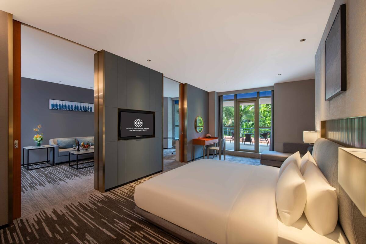 Executive Suite | 1 bedroom, premium bedding, in-room safe, desk