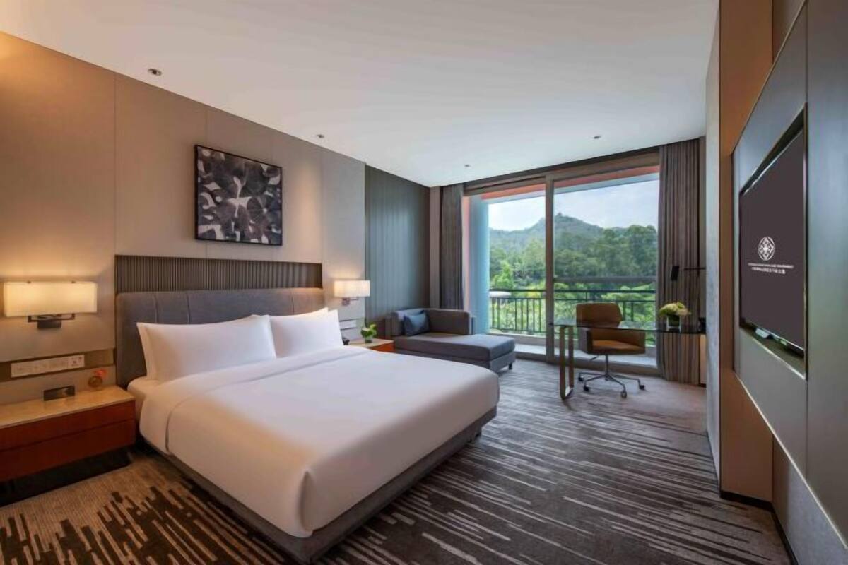 1 Schlafzimmer, hochwertige Bettwaren, Zimmersafe, Schreibtisch