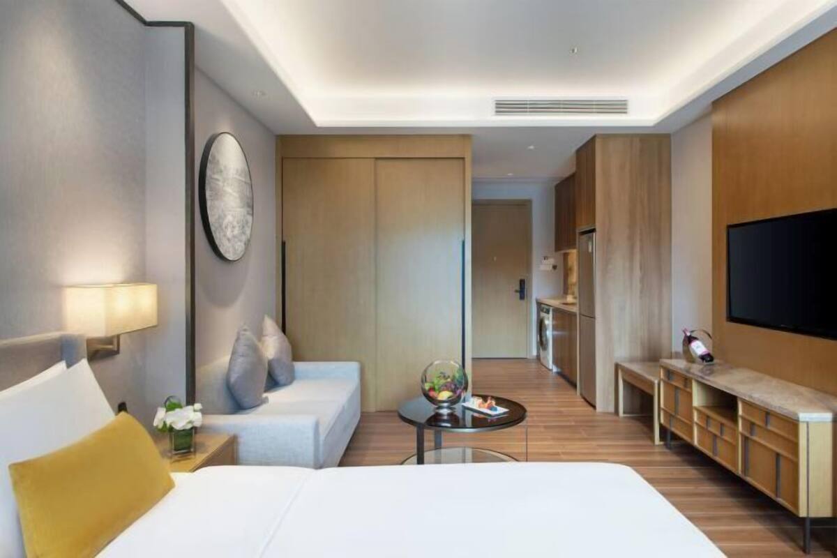 1 Schlafzimmer, hochwertige Bettwaren, Zimmersafe, Schreibtisch