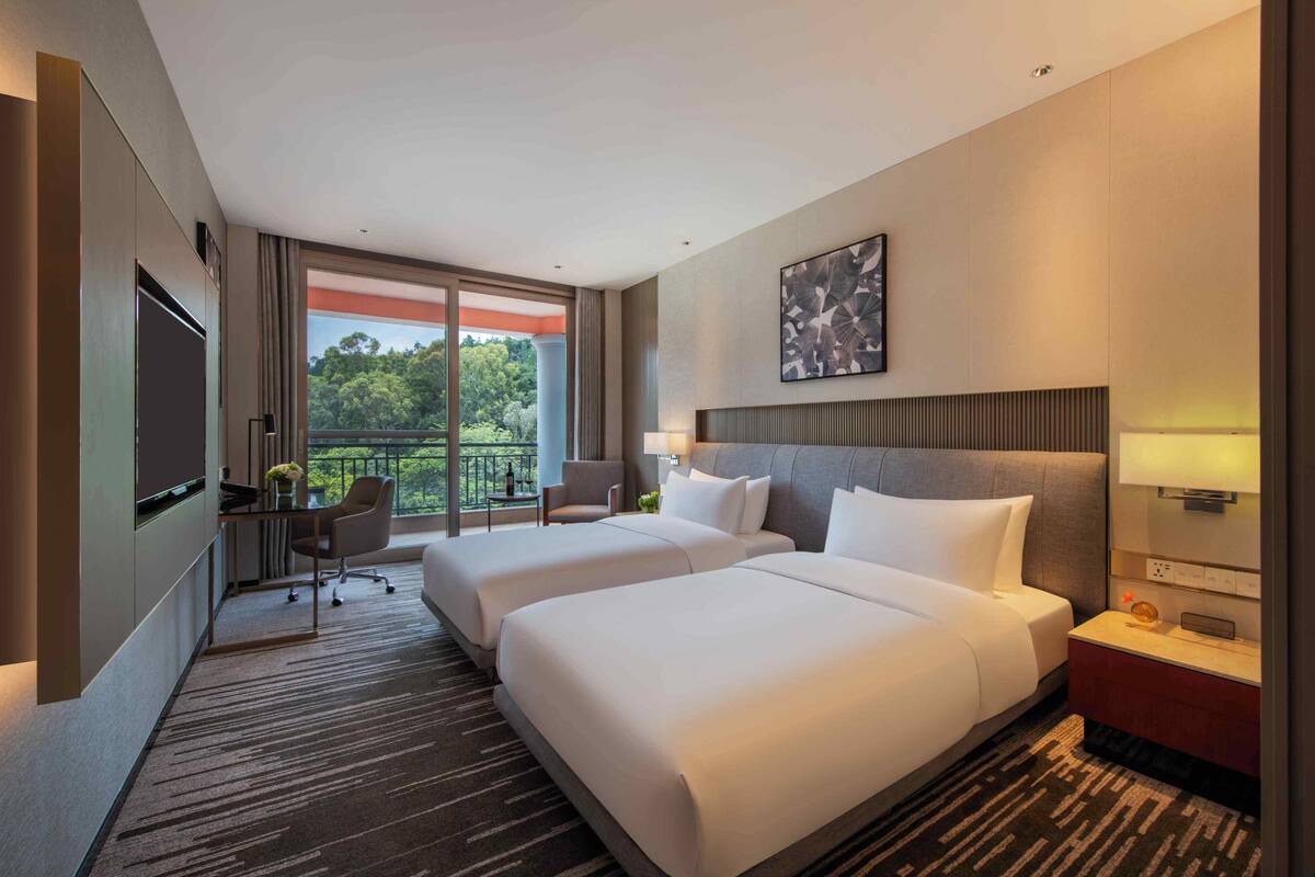 Deluxe Twin Beds Room,Mountain View | 1 bedroom, premium bedding, in-room safe, desk