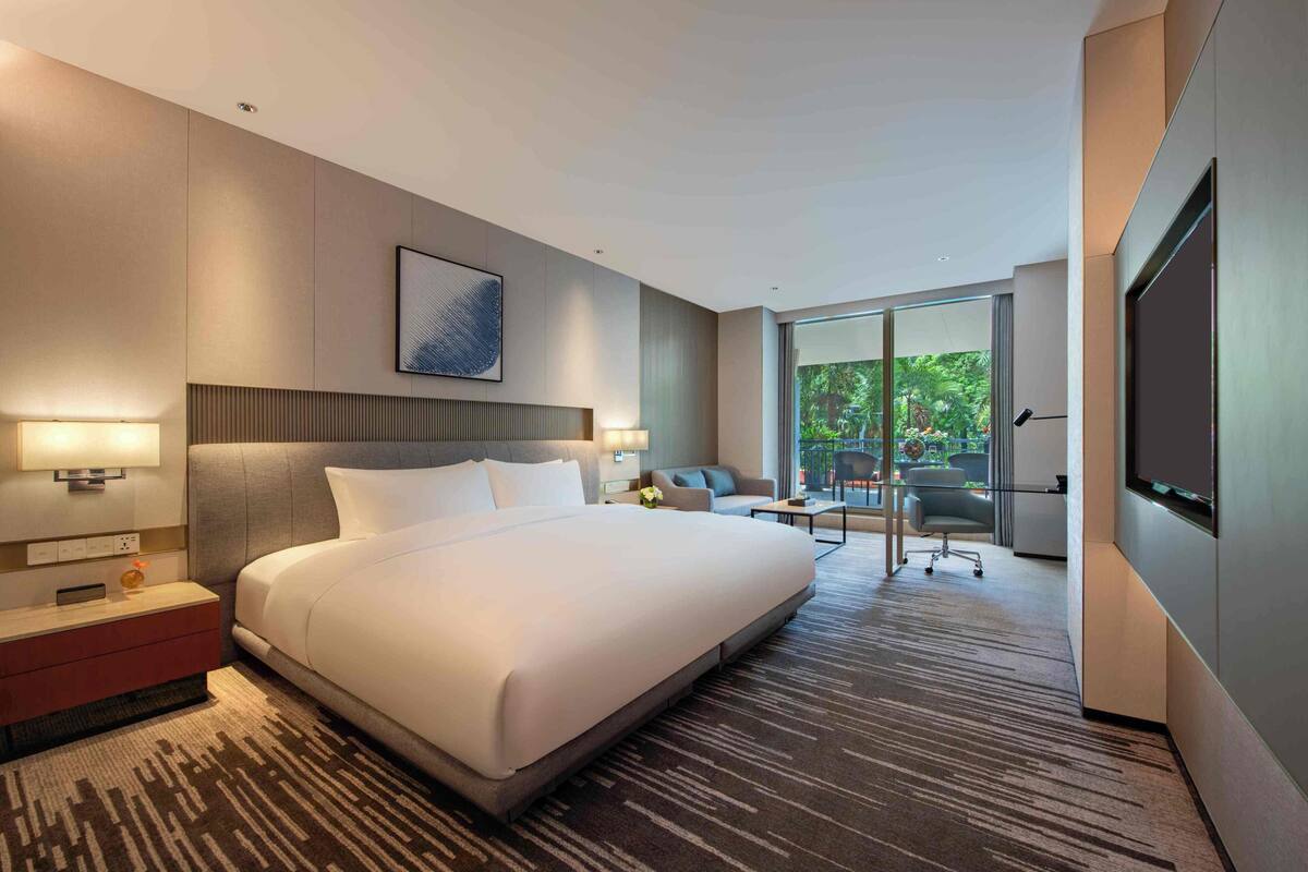 1 bedroom, premium bedding, in-room safe, desk