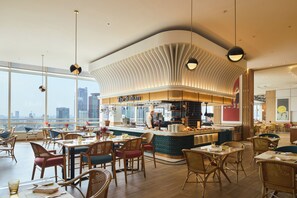 4 restaurantes: opção de café da manhã, almoço e jantar