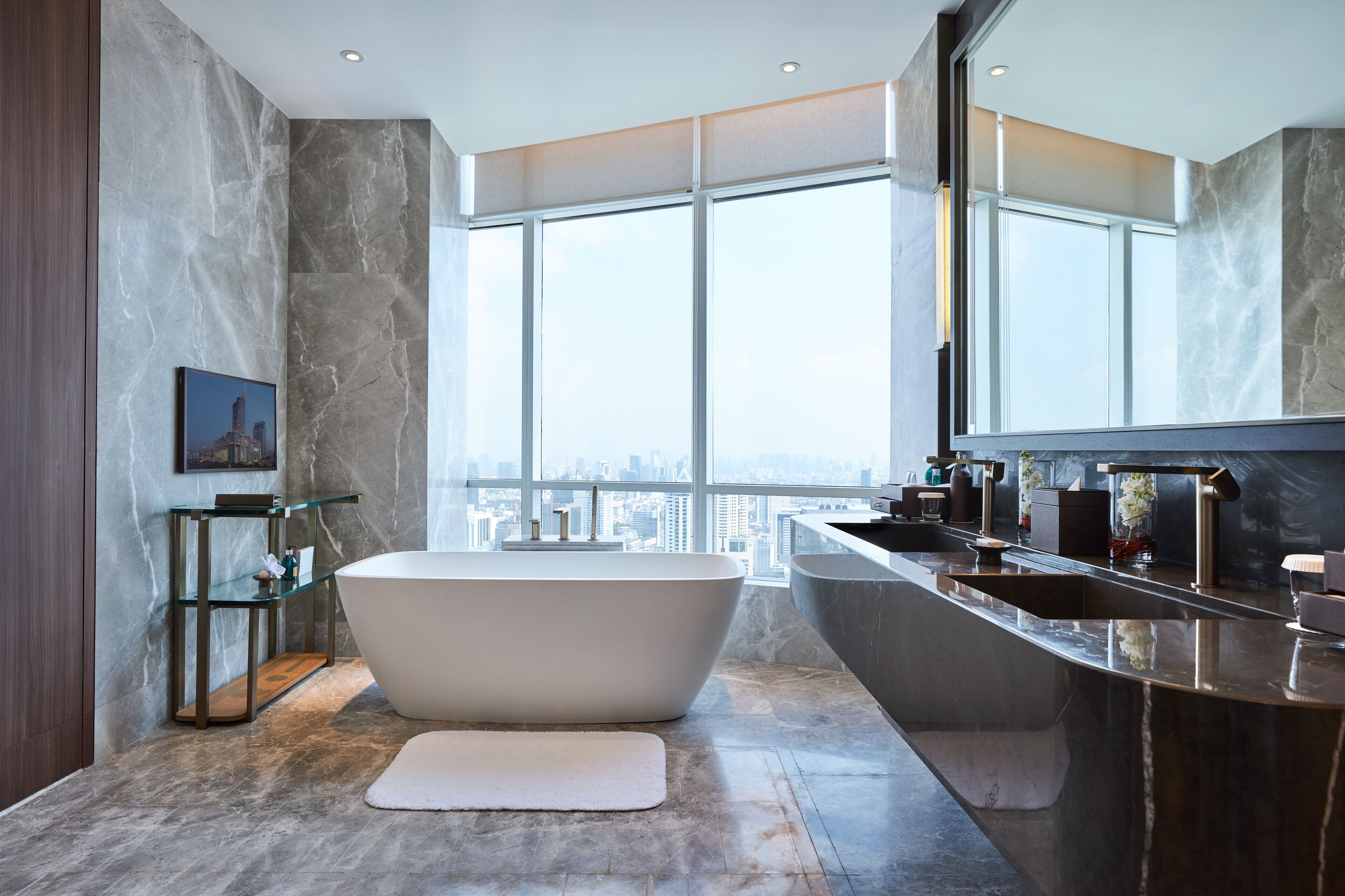 royal suite | bathroom | free toiletries, hair dryer, bathrobes, slippers