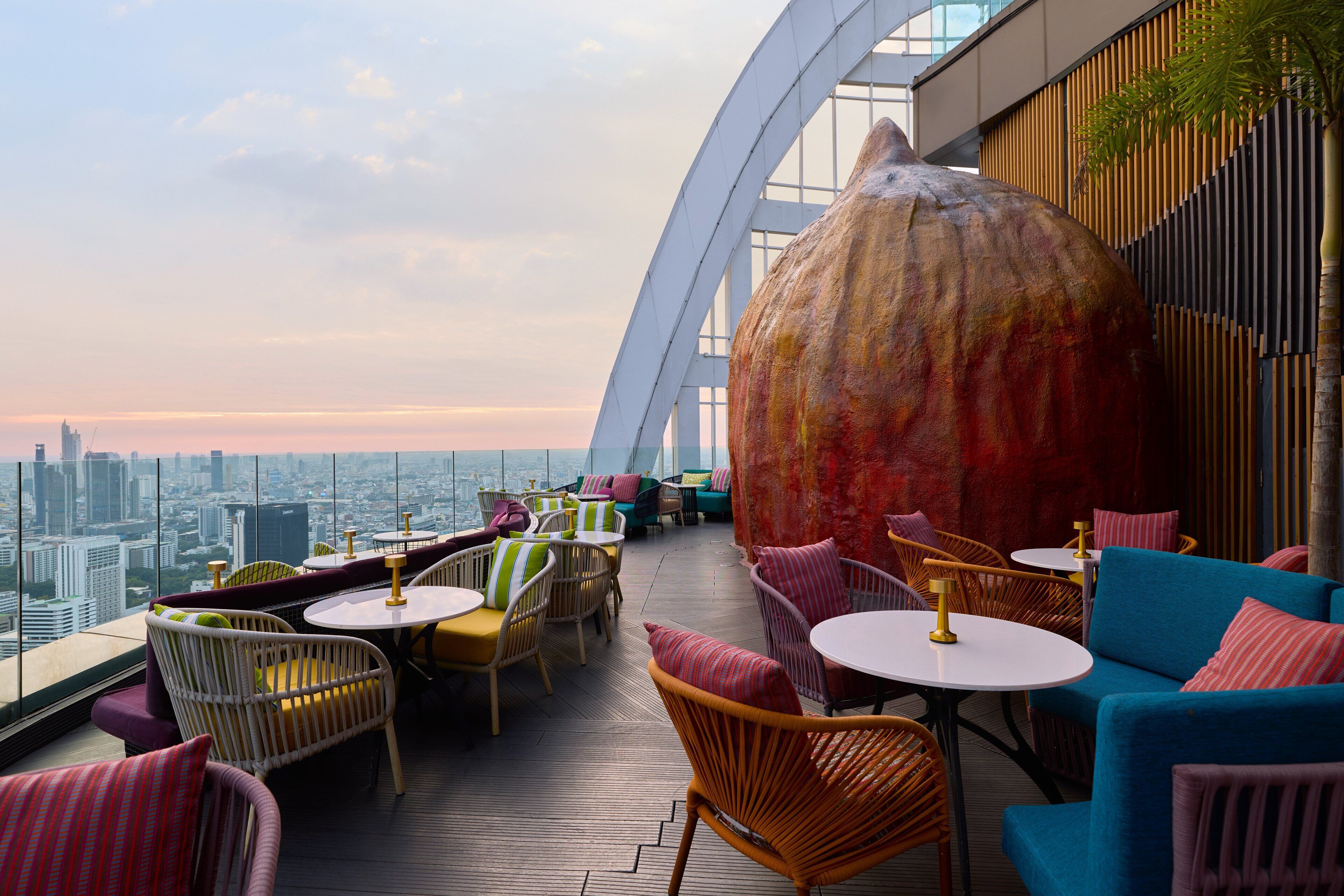 4 restaurants, breakfast, lunch, dinner served; international cuisine