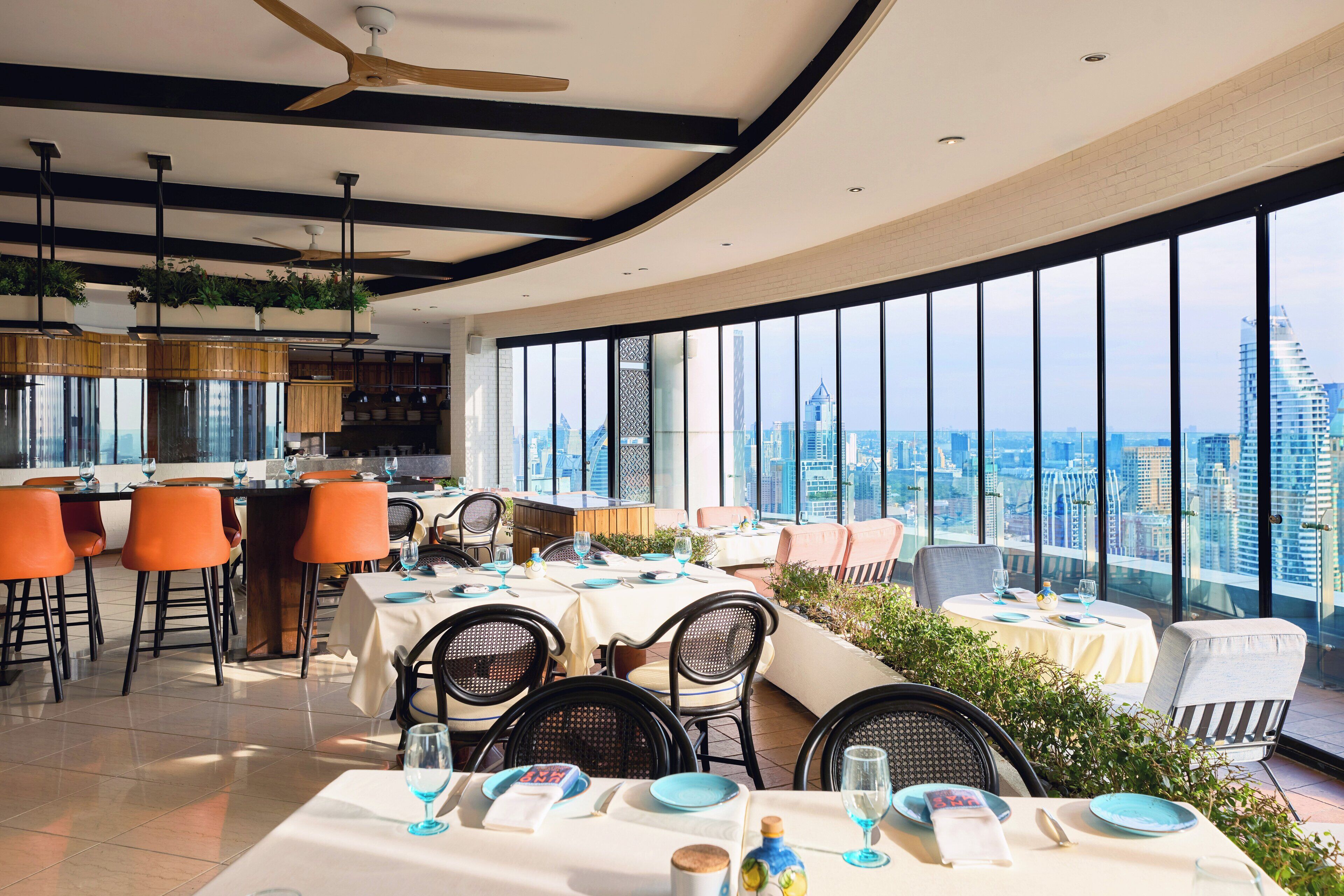 4 restaurants, breakfast, lunch, dinner served; international cuisine