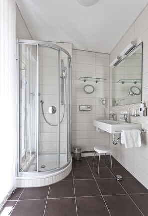 Bademäntel, Hausschuhe, Handtücher