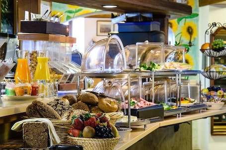Free daily buffet breakfast