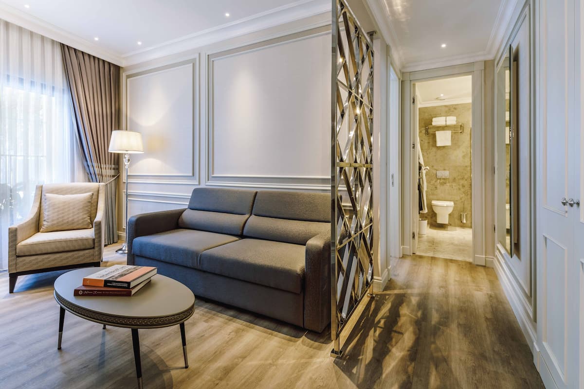 Deluxe Suite | Living room | 52-inch LCD TV with cable channels, TV, heated floors