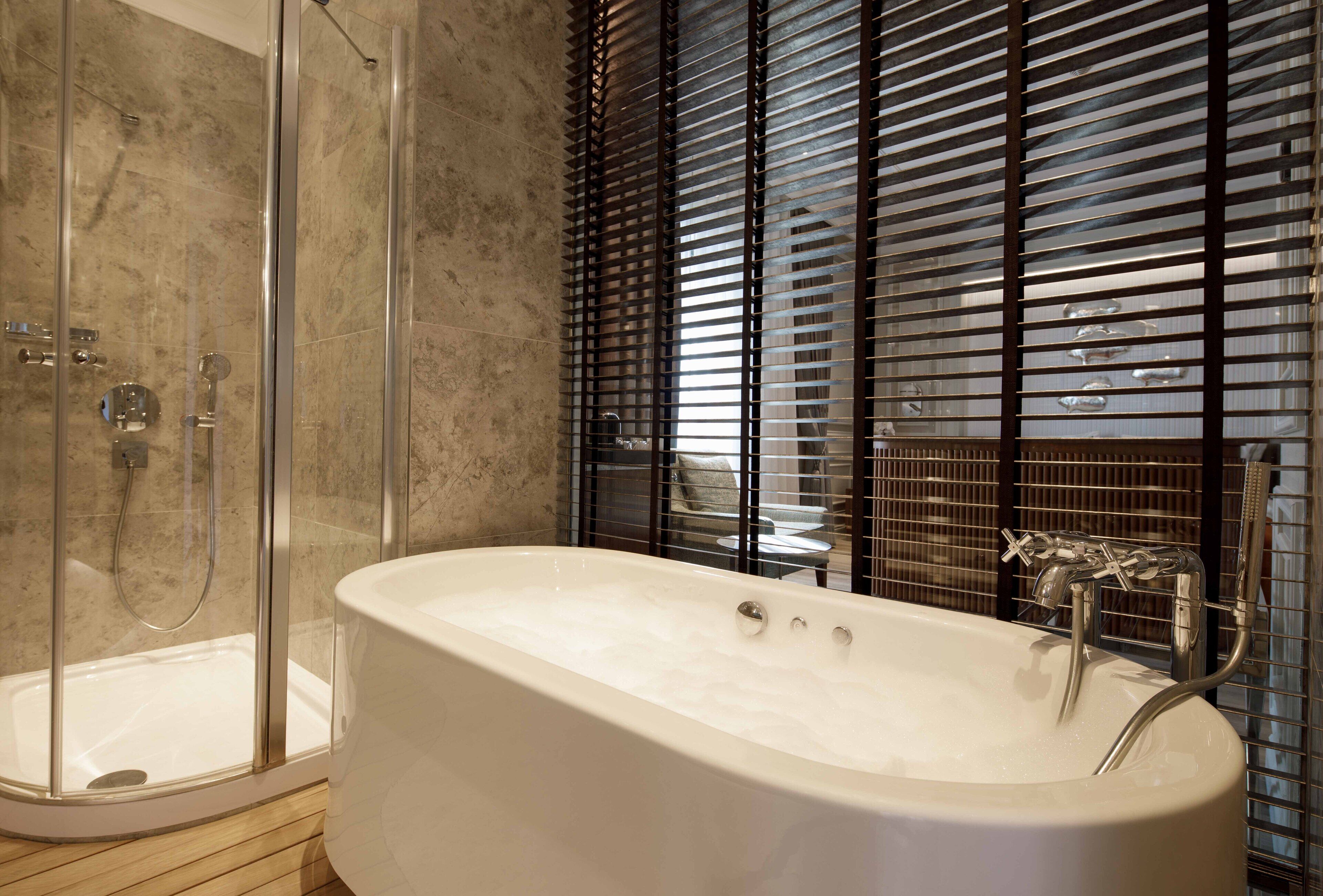 executive suite, sea view | bathroom | shower, rainfall showerhead, free toiletries, hair dryer