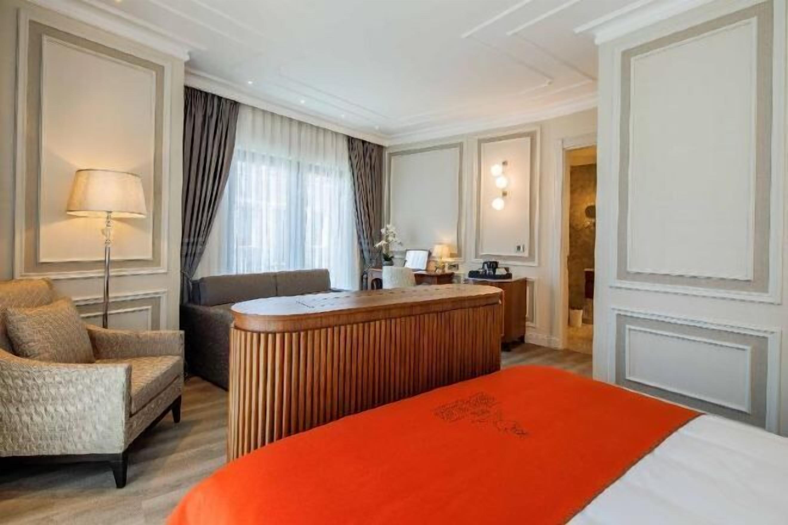 Egyptian cotton sheets, premium bedding, minibar, in-room safe
