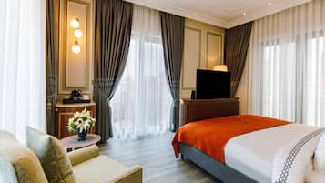 Deluxe Room, Sea View | 1 bedroom, Egyptian cotton sheets, premium bedding, minibar