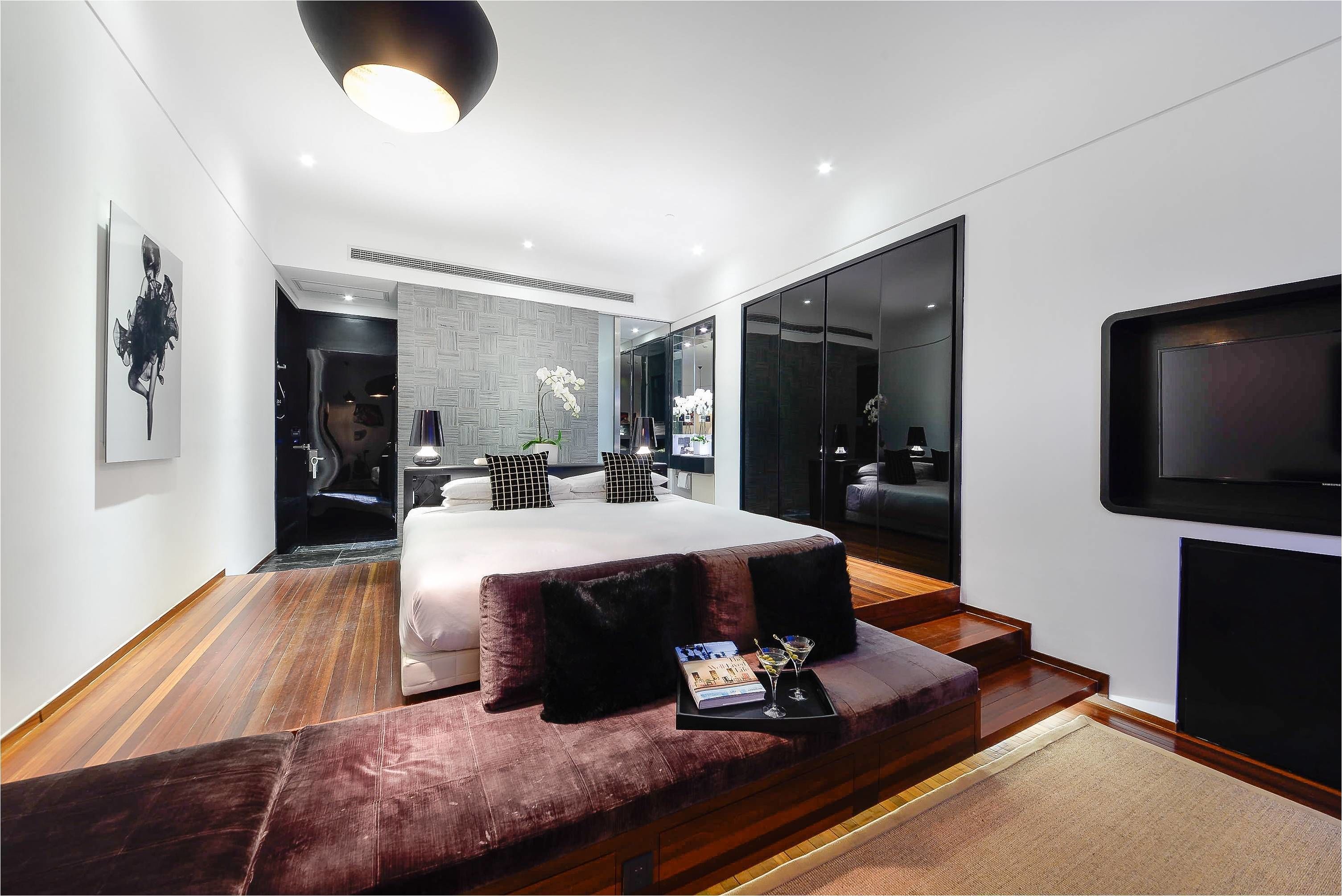 Ropa de cama de alta calidad y minibar 