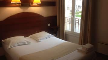 Een bureau, geluiddichte muren, een strijkplank/strijkijzer, gratis wifi