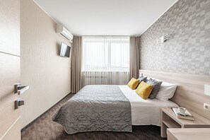 Suite, 1 Double Bed | 1 bedroom, in-room safe, desk, blackout drapes - Hotel Zemaites (Vilnius)