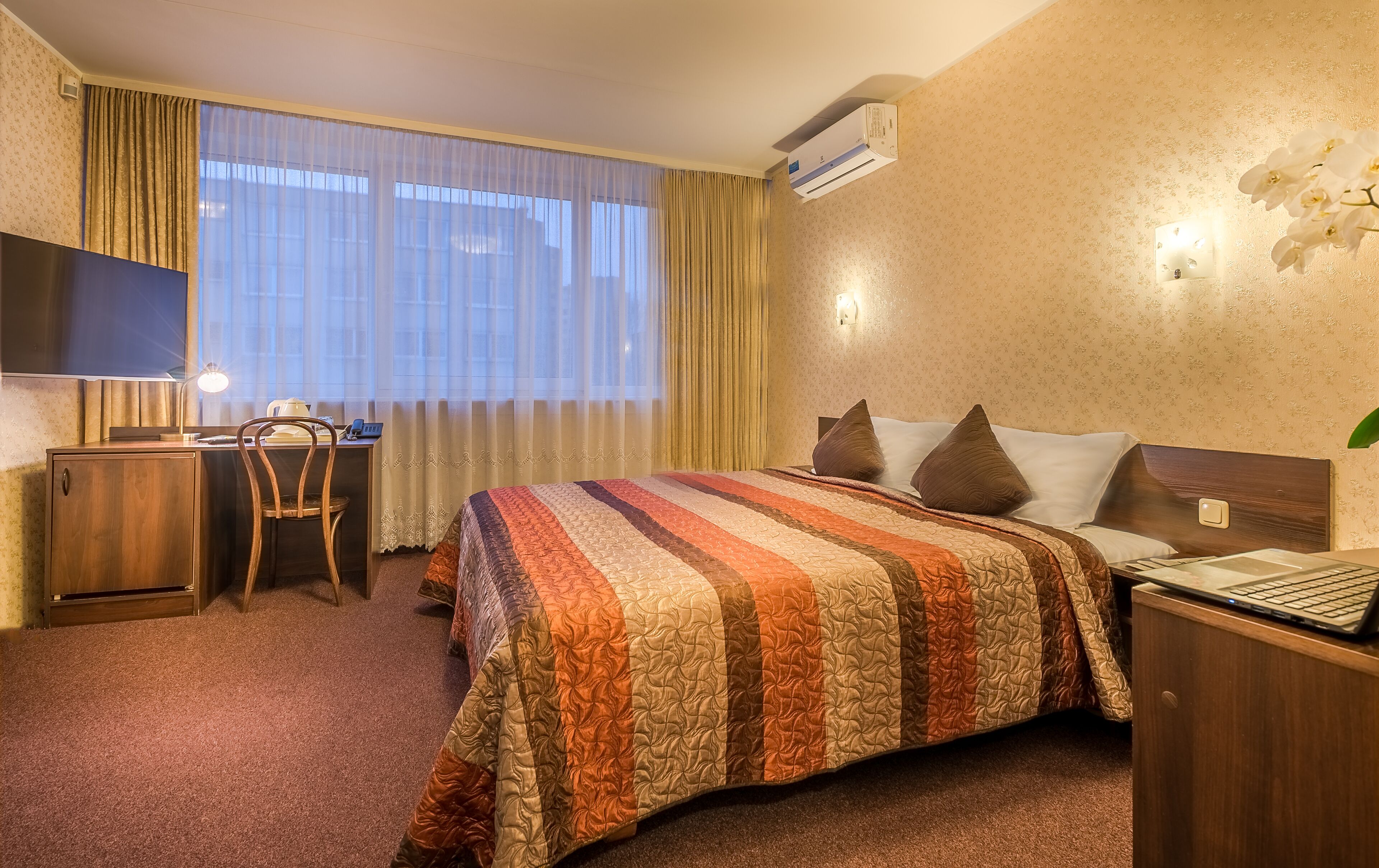 1 bedroom, in-room safe, desk, blackout drapes