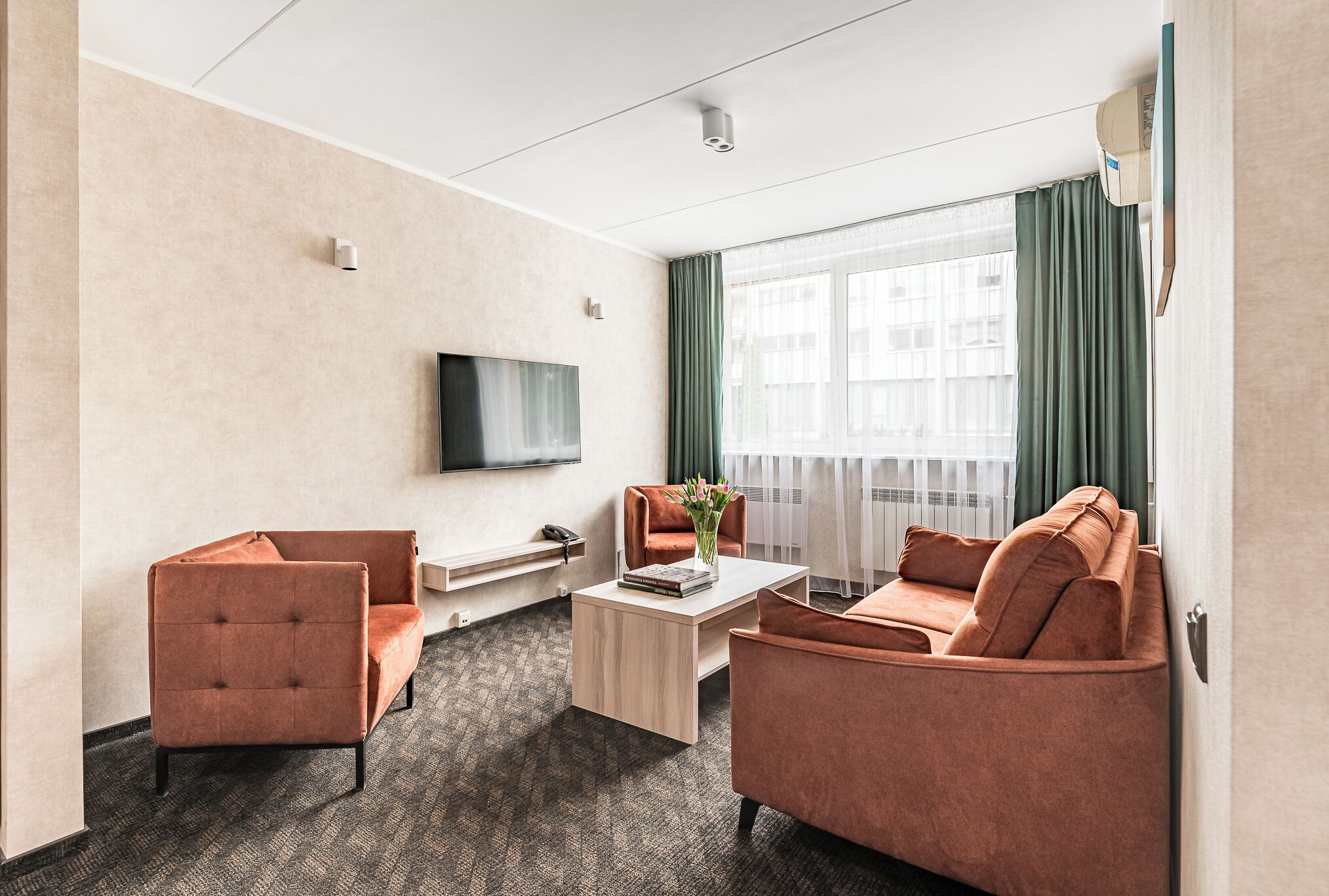 deluxe double room, 1 bedroom | in-room safe, desk, blackout curtains, soundproofing