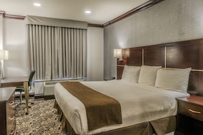 Caja de seguridad en la habitación y escritorio