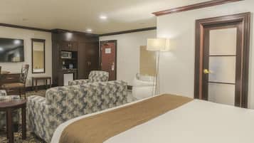 Suíte premium, 1 cama King, banheira de hidromassagem | Cofres nos quartos, escrivaninha, ferros/tábuas de passar roupa