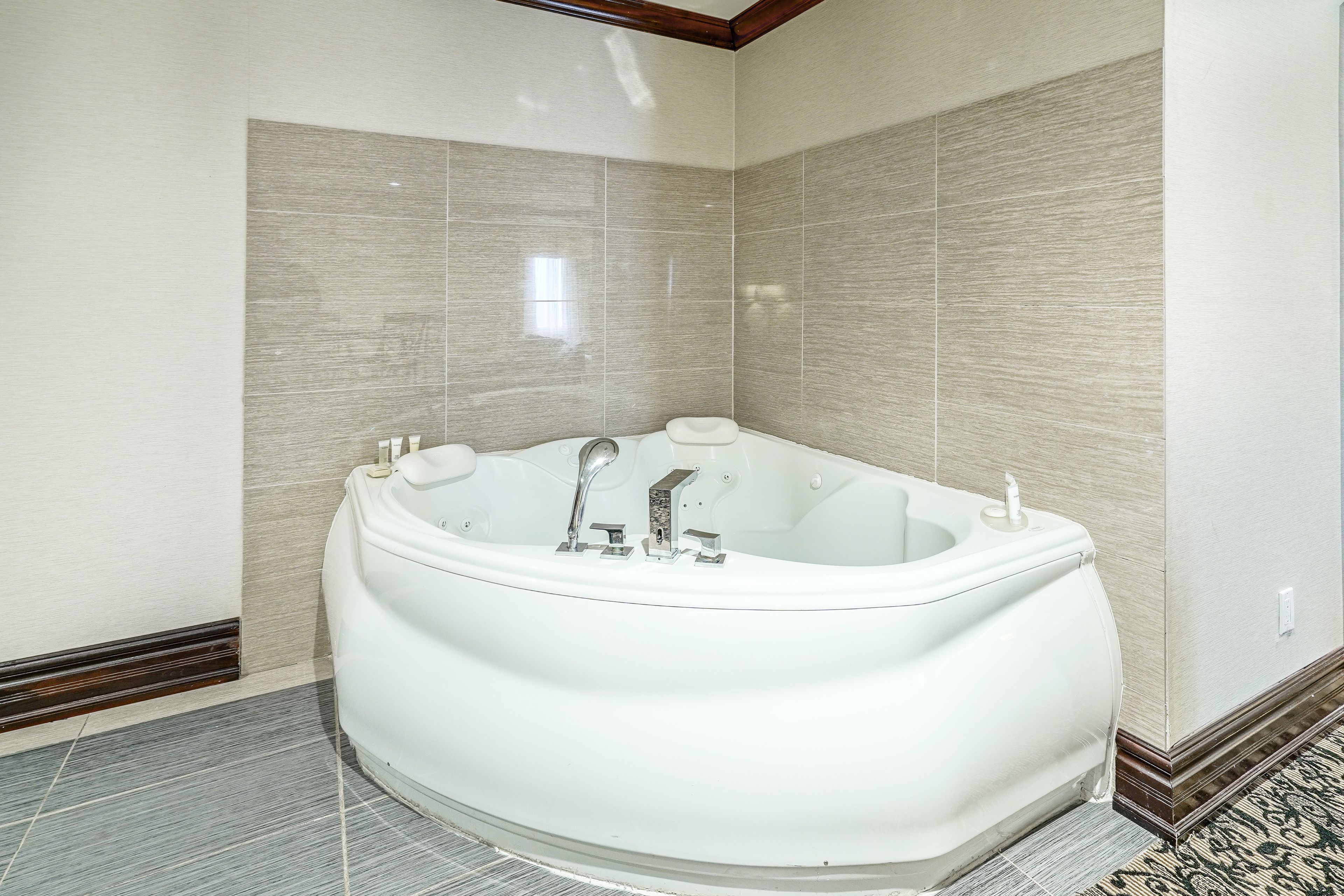 尊榮套房, 1 張特大雙人床, 按摩浴缸 | 私人 Spa 浴池