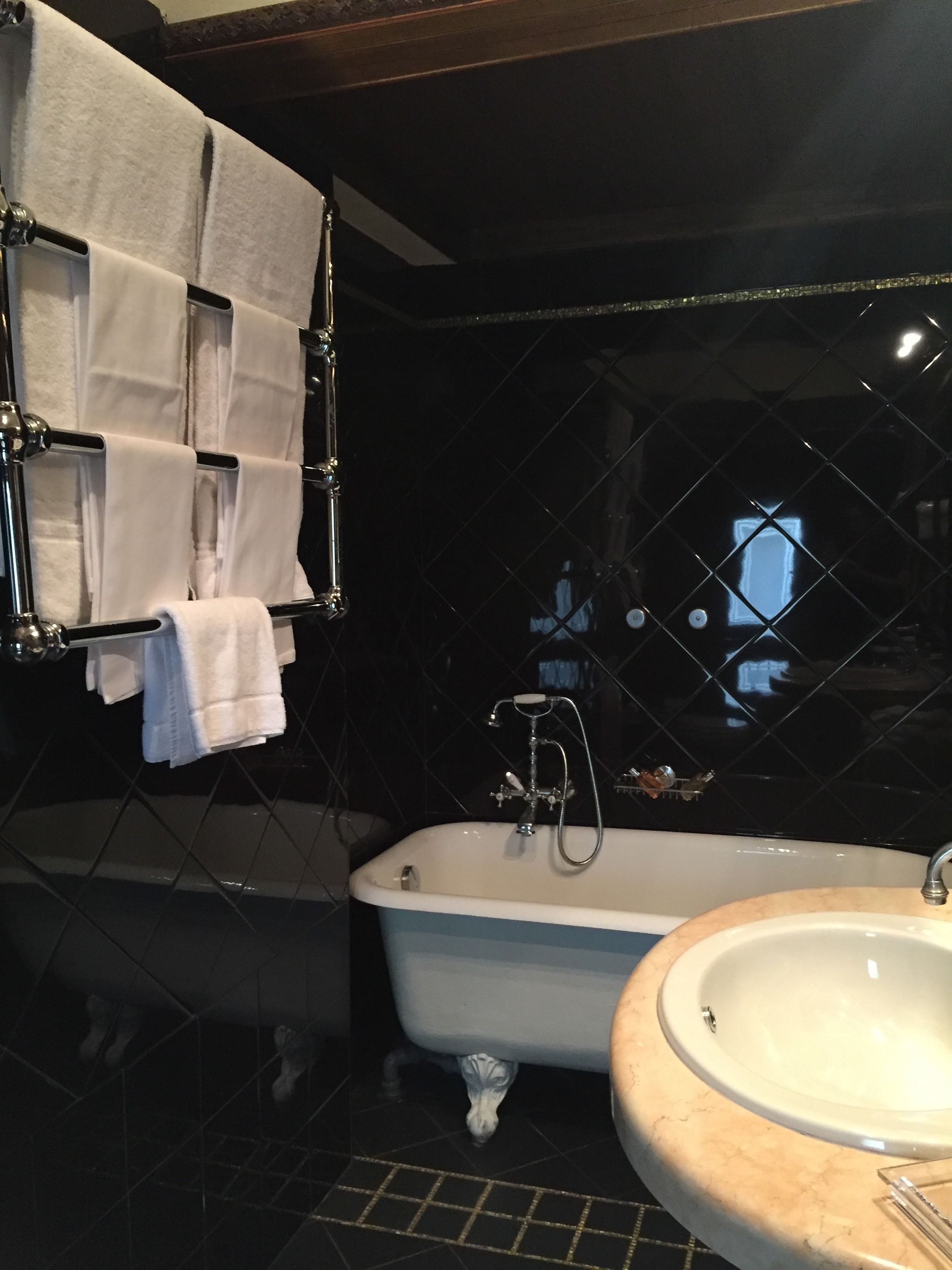 superior suite | deep-soaking bathtub