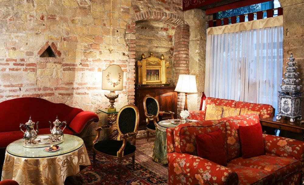 Gabbia D'Oro by null