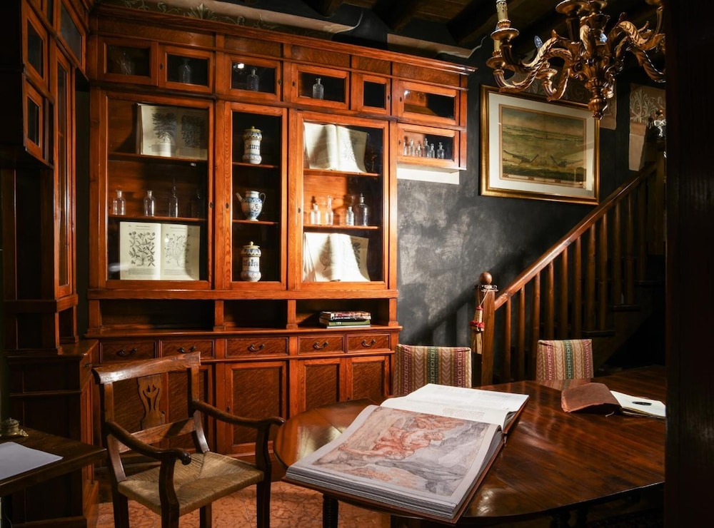 Gabbia D'Oro by null