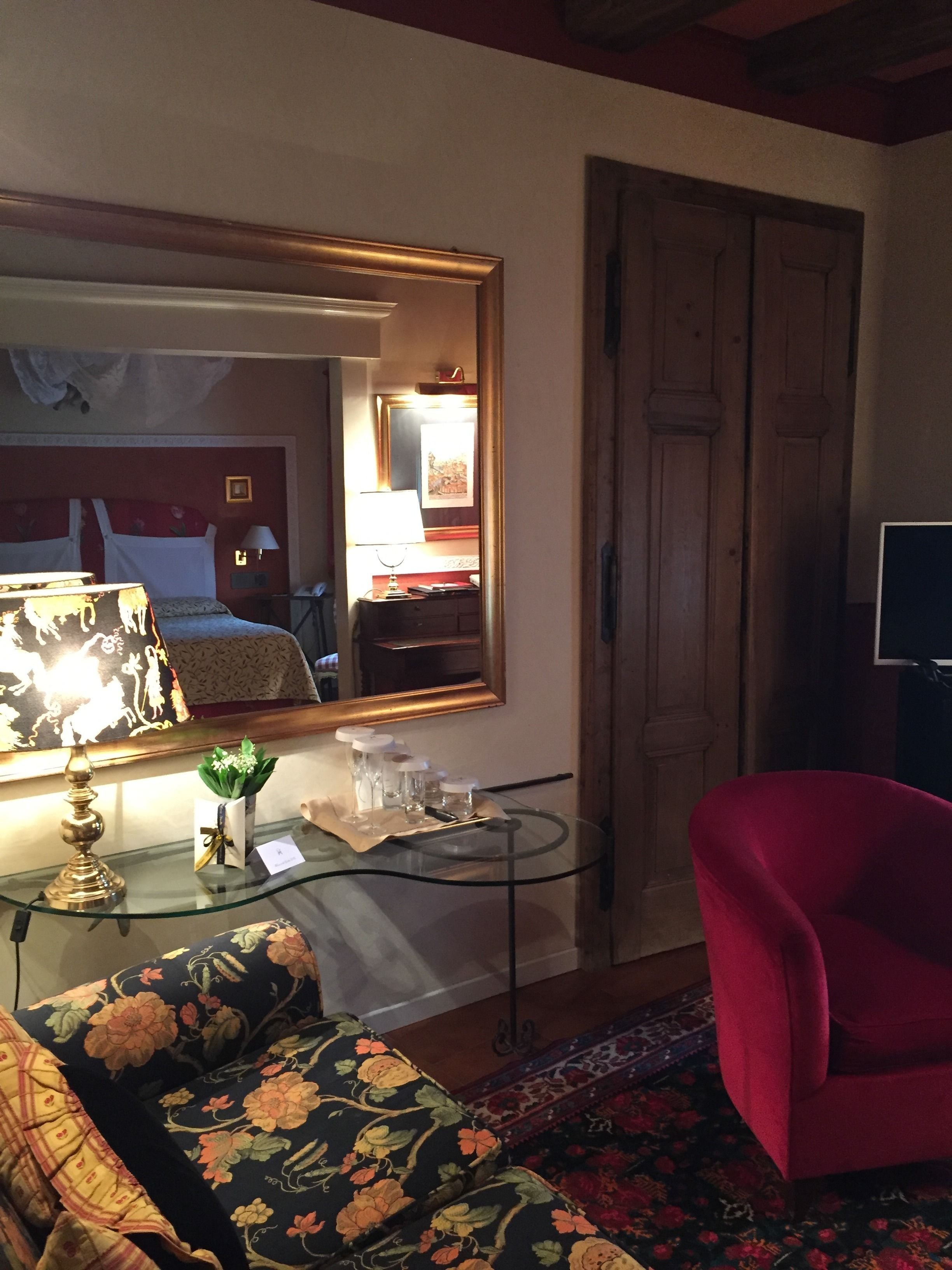 minibar, in-room safe, individually decorated, individually furnished